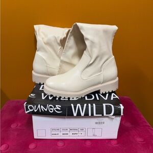 DIVA Lounge Women's Beige Winter Boots